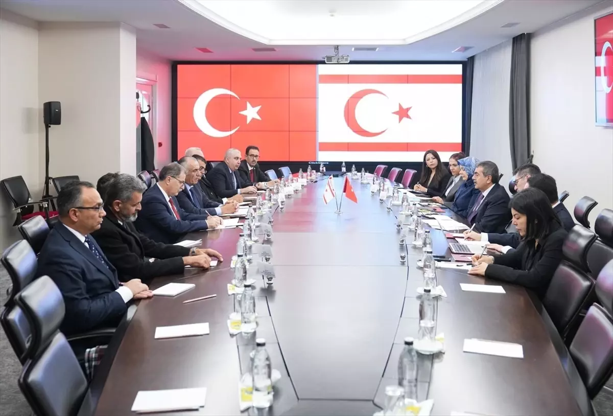 Bakan Tekin, KKTC Milli Eğitim Bakanı Çavuşoğlu ile bir araya geldi Açıklaması