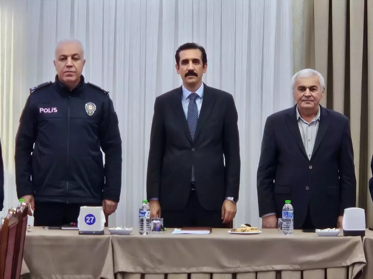 Bozyazı Kaymakamı Tuncay Topsakaloğlu muhtarlarla görüştü