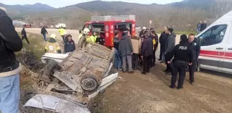 Bursa'da devrilen otomobilin sürücüsü yaralandı