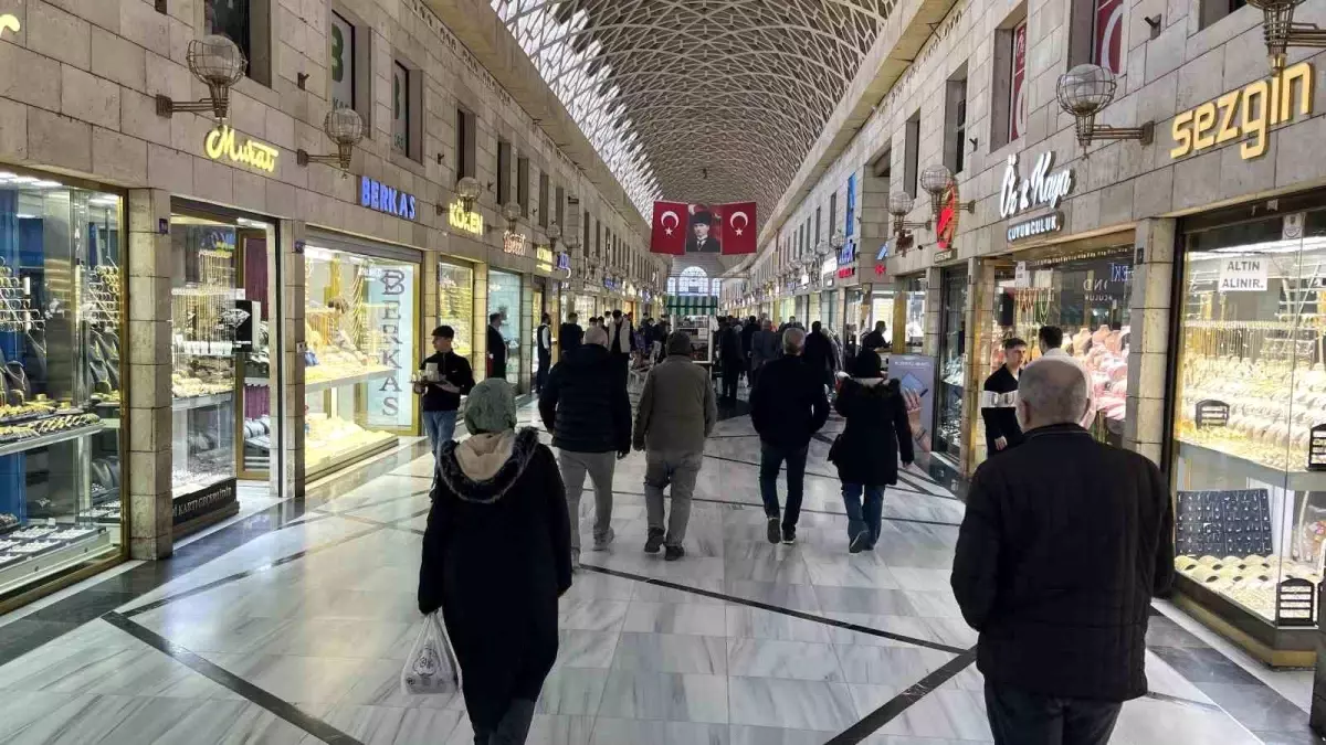 Bursa'da Vakıfların fahiş kira zammı esnafı vurdu