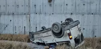 Çorum'da atletizm sahasına düşen hafif ticari aracın sürücüsü yaralandı