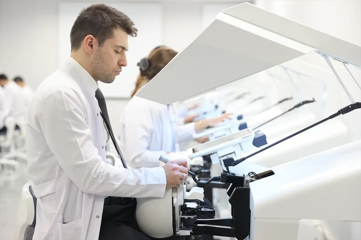 Diş hekimi adayları simülasyon merkezinde gerçek klinik deneyimi yaşıyor