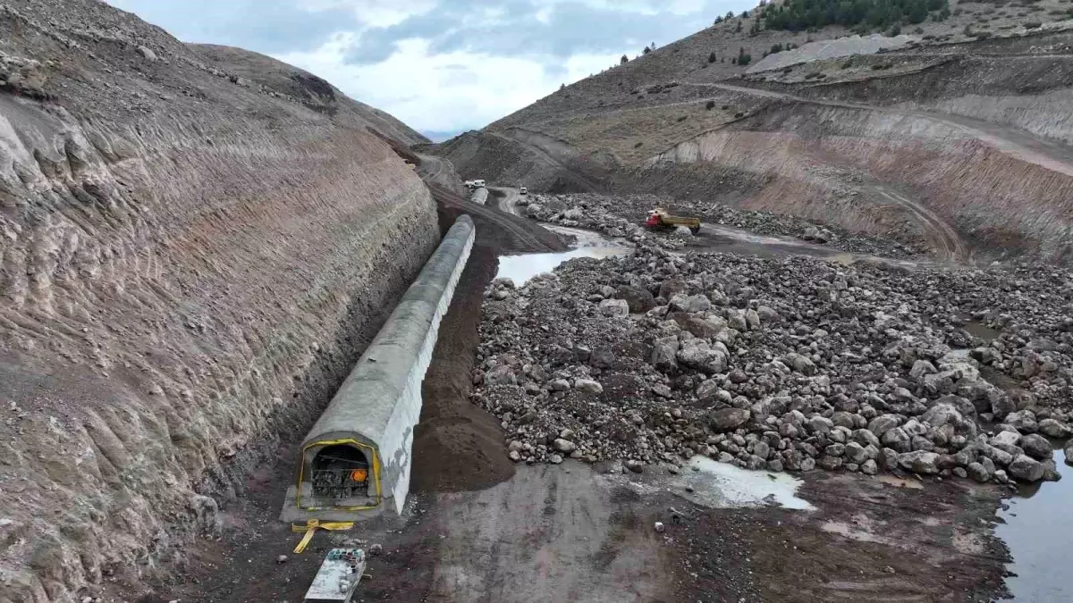 Doruklu Barajı'nda çalışmalar aralıksız devam ediyor