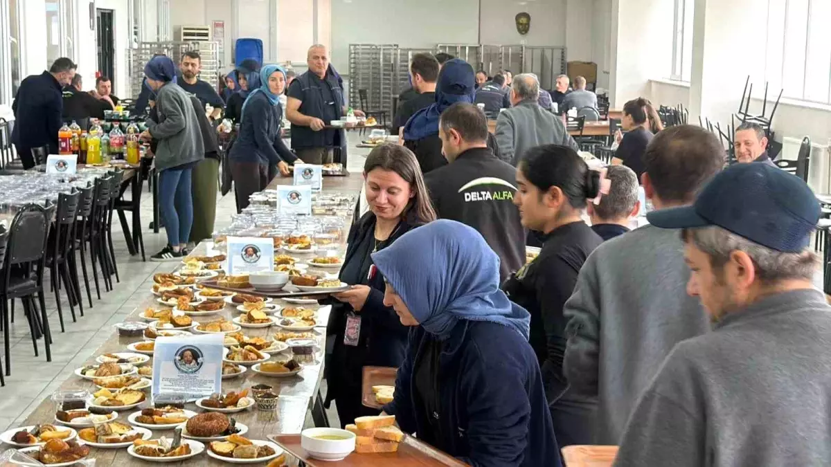 Fabrika işçilerinden yürek ısıtan destek