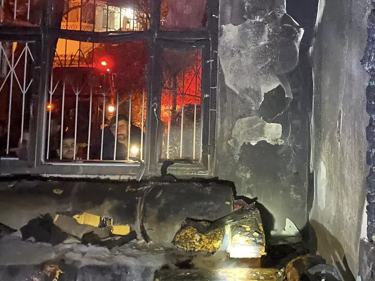 Feke'de yangın çıkan evdeki 1 kişi yaralandı