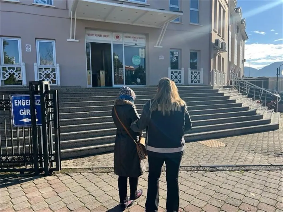 Fethiye'de, 8 yıldır aranan FETÖ firarisi kardeşine ait kimlikle yakalandı