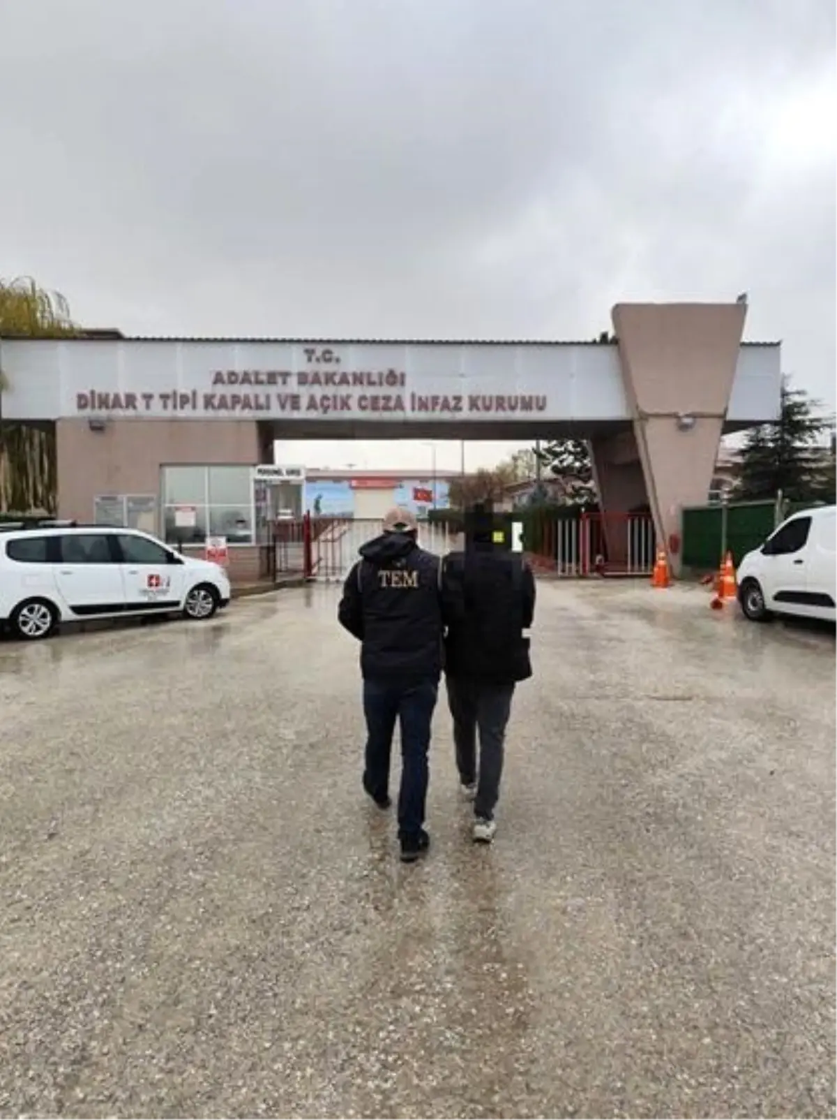 FETÖ'ye üye olmaktan aranan şahsı polis yakaladı