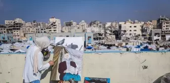 Gazzeli küçük ressam Sara, İsrail'in saldırılarıyla birlikte sadece 'yıkım ve kan' çizer oldu