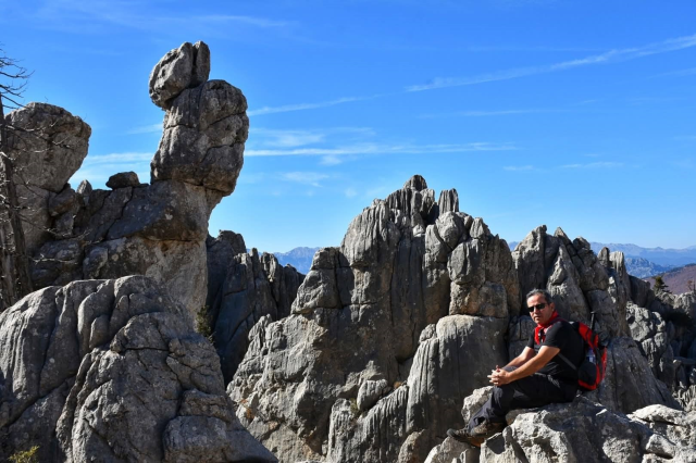 Опасные обрывы гор Гиден Гельмез