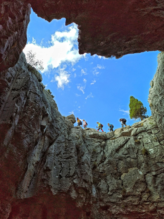 Опасные обрывы гор Гиден Гельмез