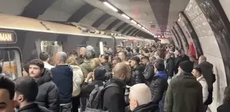 İstanbul'da metro arızası, seferler aksıyor