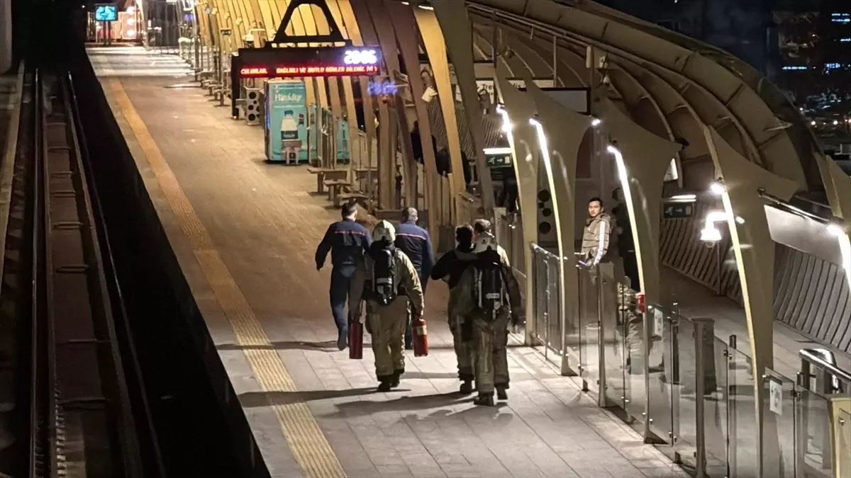 İstanbul'da teknik arıza nedeniyle metro seferlerinde aksama yaşanıyor