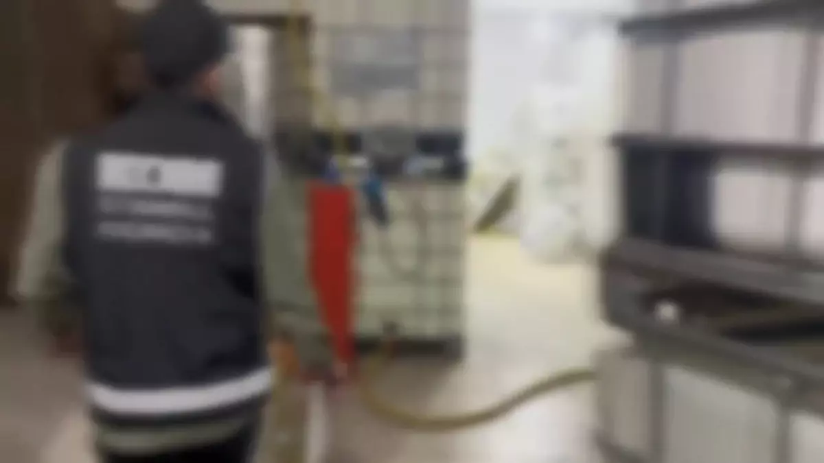 İstanbul ve Antalya'da 16 ton kaçak alkol ele geçirildi; 5 gözaltı