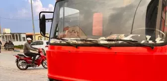 İzmir'de kamyonet ile motosikletin çarpıştığı kaza güvenlik kamerasında