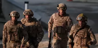 Jandarma komandolar, İzmir'de gerçekleştirilen 'Savaşçı Yarışması'nda mücadele ediyor