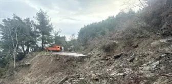 Kastamonu sahil yolu heyelan nedeniyle ulaşıma kapandı