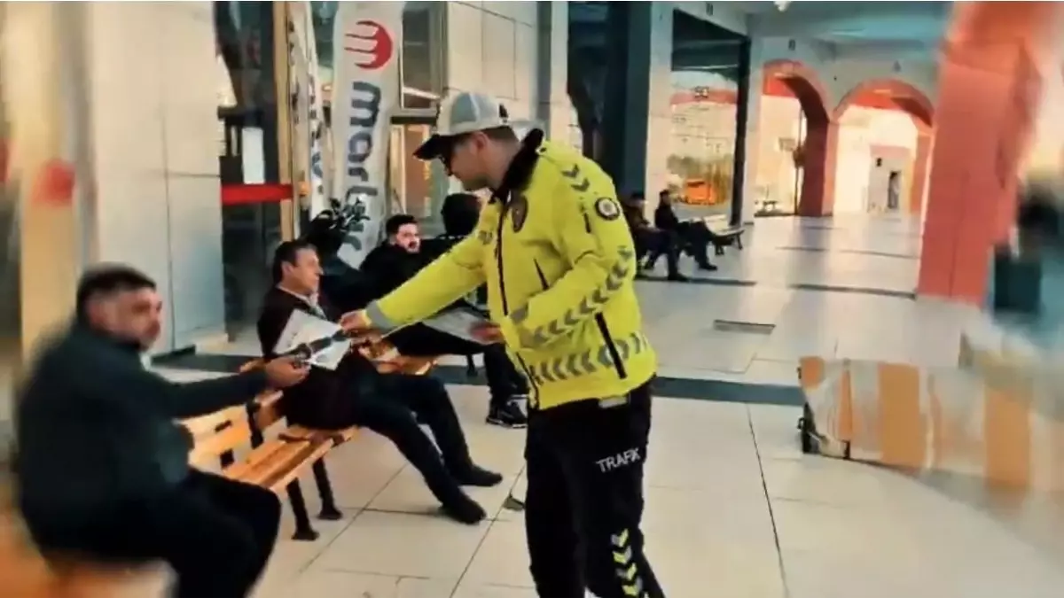 Mardin'de sürücü ve yolculara emniyet kemeri bilgilendirmesi