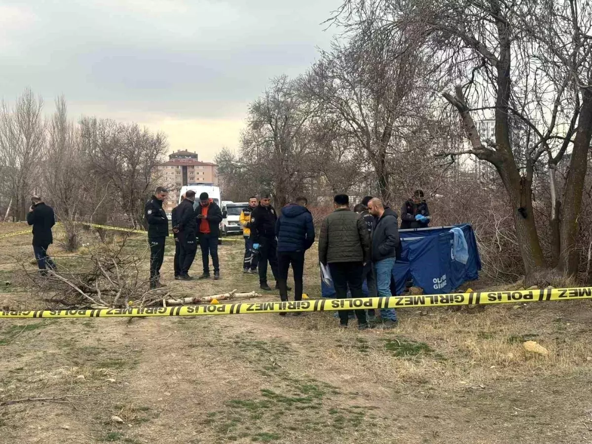 Niğde'de arazide erkek cesedi bulundu