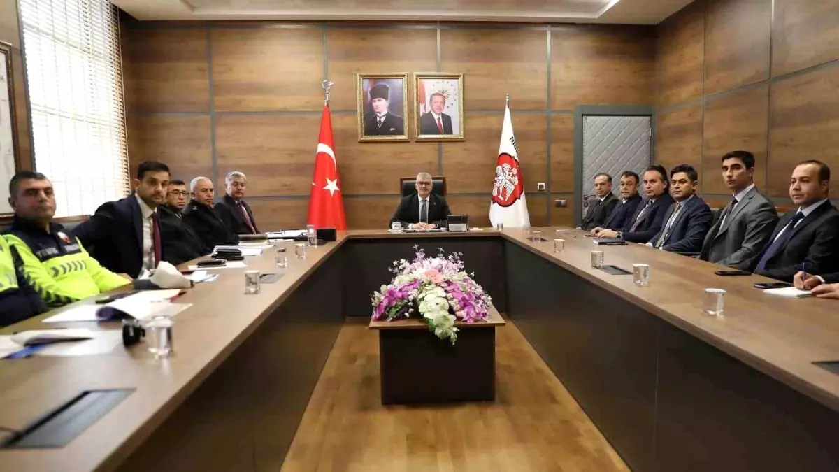 Niğde'de yeni yıl için güvenlik tedbirleri toplantıda değerlendirildi