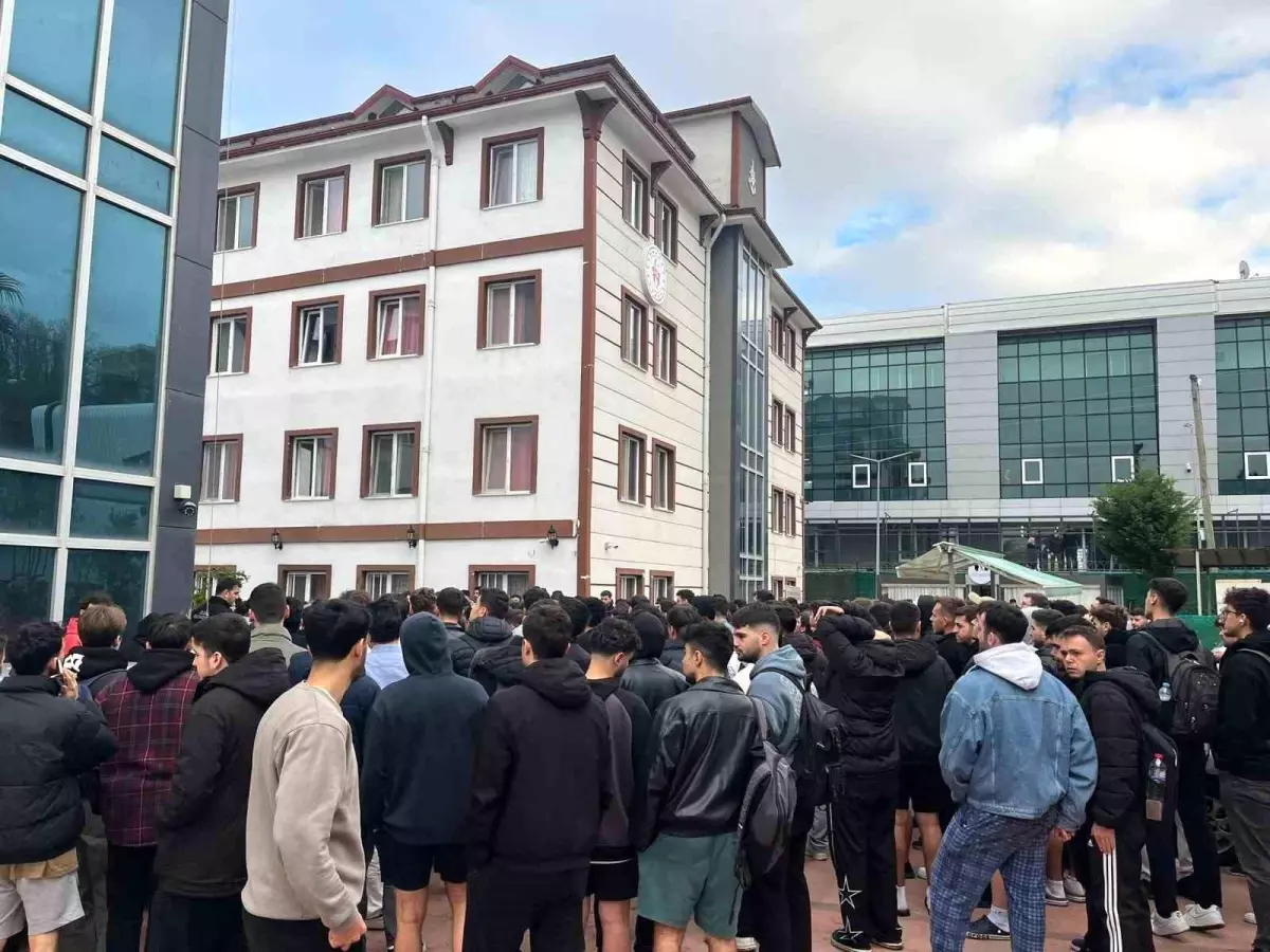 Öğrenci yurdunda yangın alarmı çalınca panik yaşandı