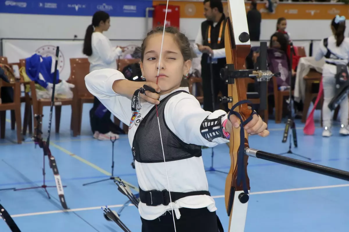 Okçuluk ASES U15 Salon Türkiye Şampiyonası Samsun'da başladı