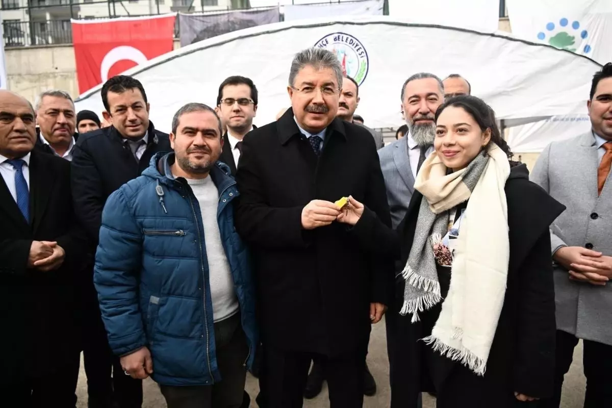 Osmaniye'de 221 deprem konutunun anahtarları hak sahiplerine teslim edildi