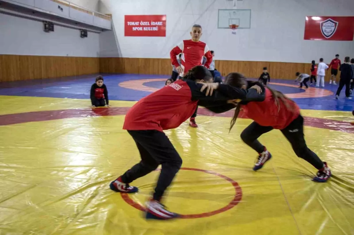 Şampiyon güreşçi Nesrin Baş, Tokat'ta kız çocuklarına örnek oldu