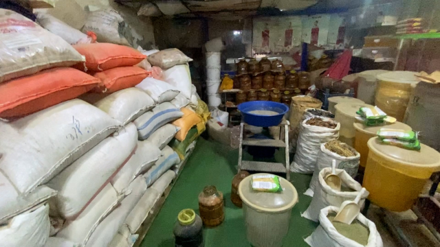 Шокирующие изображения, выявленные в ходе проверок в магазине в Шанлыурфе