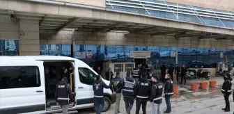 Siirt merkezli 'resmi belgede sahtecilik' ve 'rüşvet' soruşturmasında gözaltına alınan 30 şüpheli adliyede