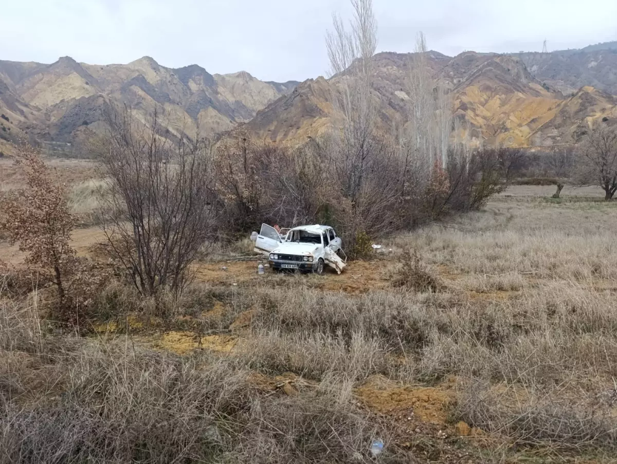 Sivas'ta otomobil şarampole devrildi: 1 ölü, 2 yaralı