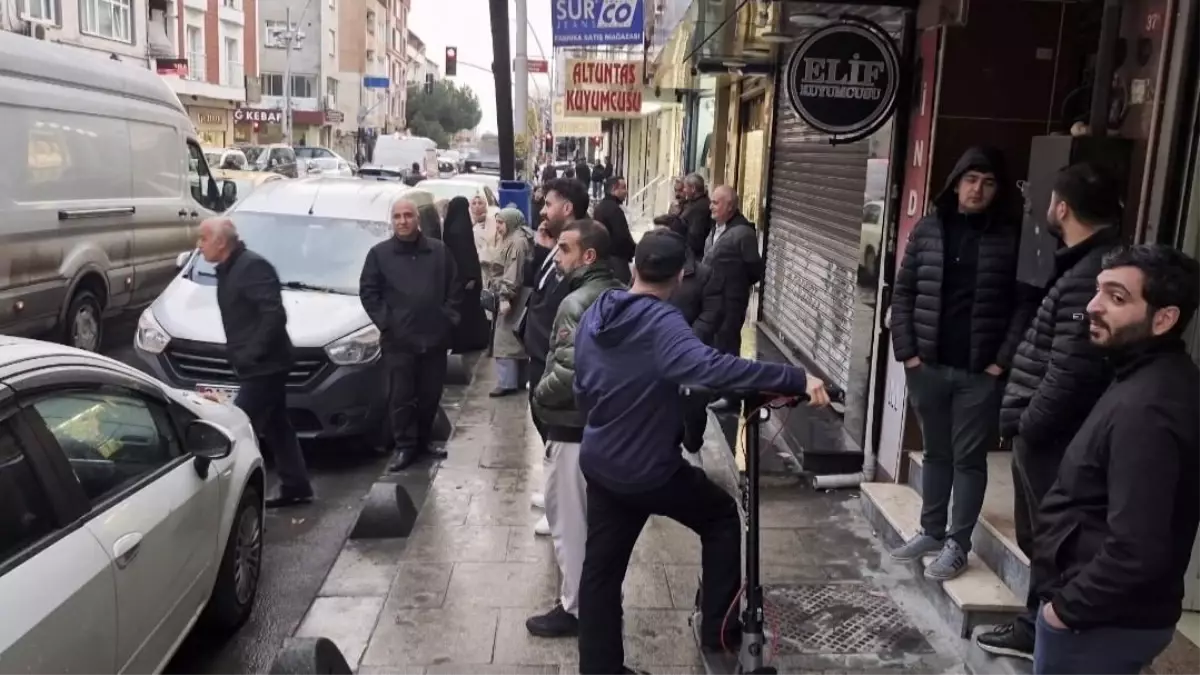 Sultangazi'de kuyumcu vurgunu: Altınları alıp kayıplara karıştı