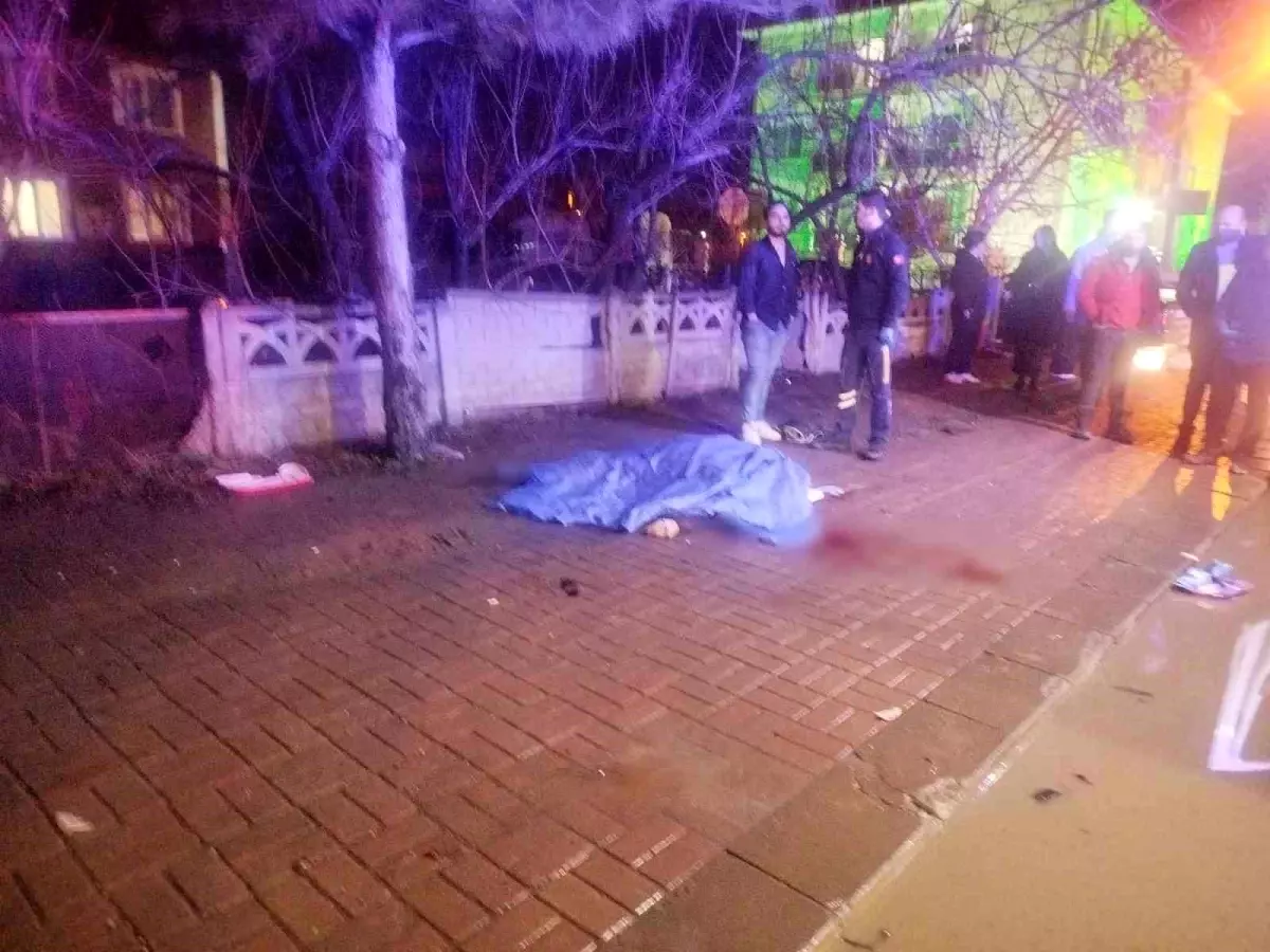 Süratli otomobilin çarptığı elektrikli bisiklet sürücüsü kadın hayatını kaybetti