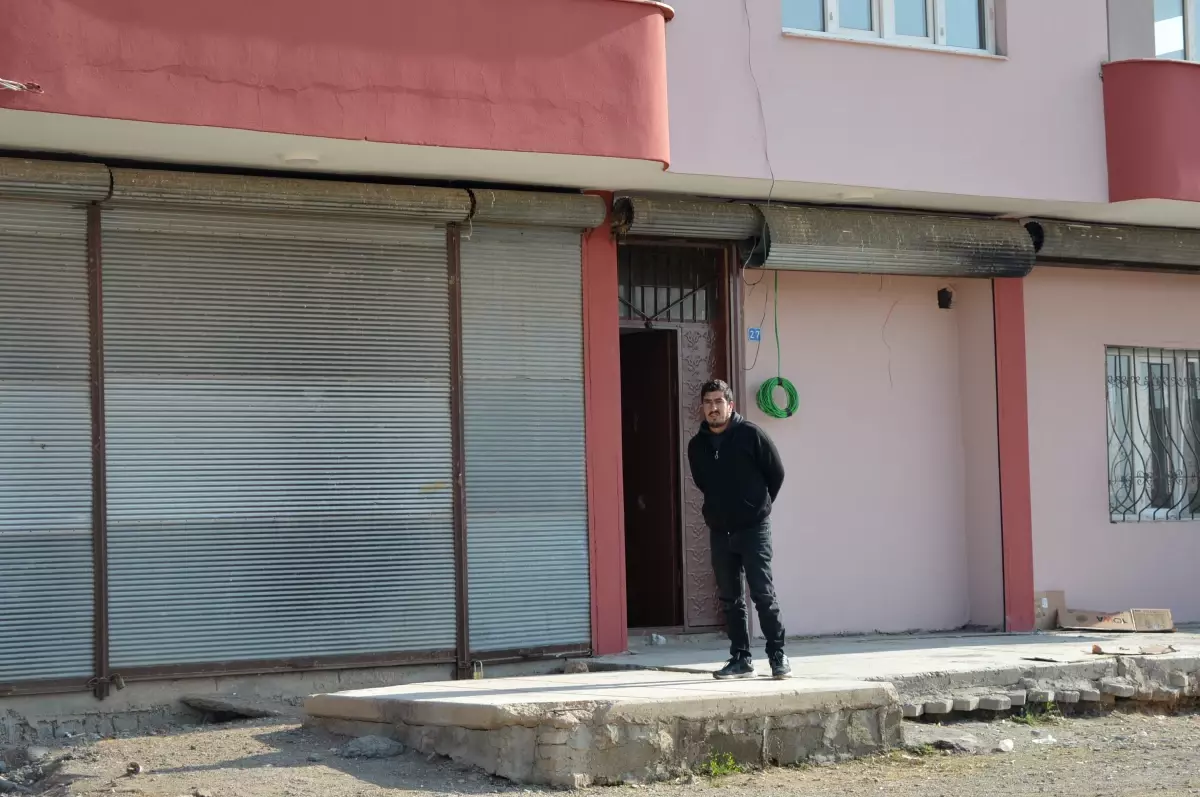 Yangında 2 çocuğunu kaybeden ailenin eşyaları çalındı