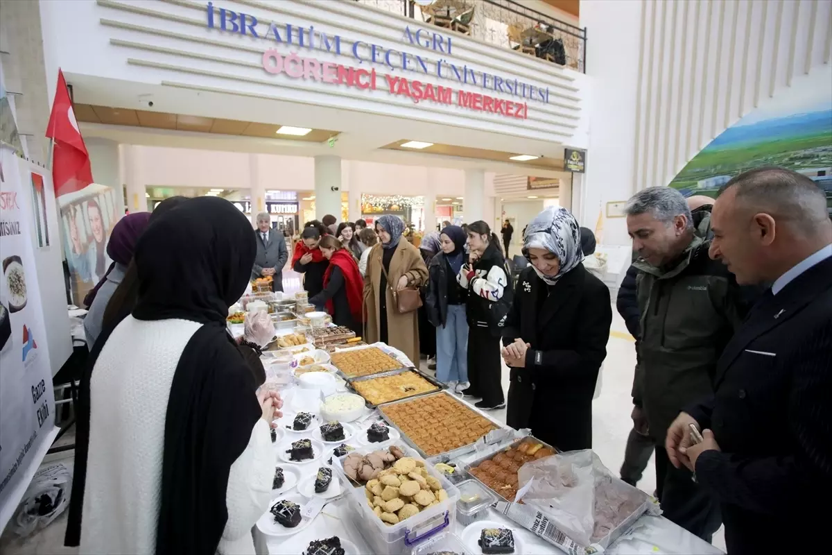 Ağrı'da üniversite öğrencileri Gazze için kermes düzenledi