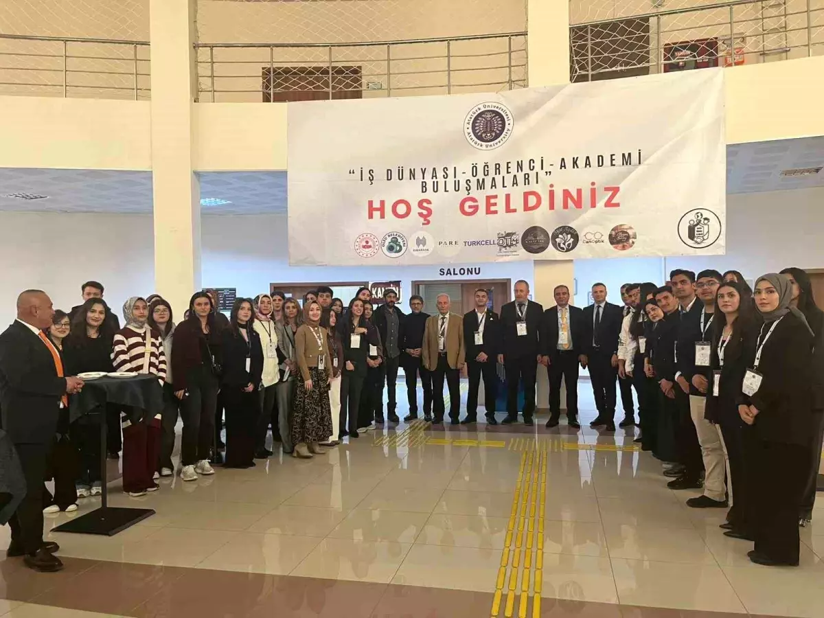 Atatürk Üniversitesi'nde 'Ticari Bankacılık' paneli düzenlendi