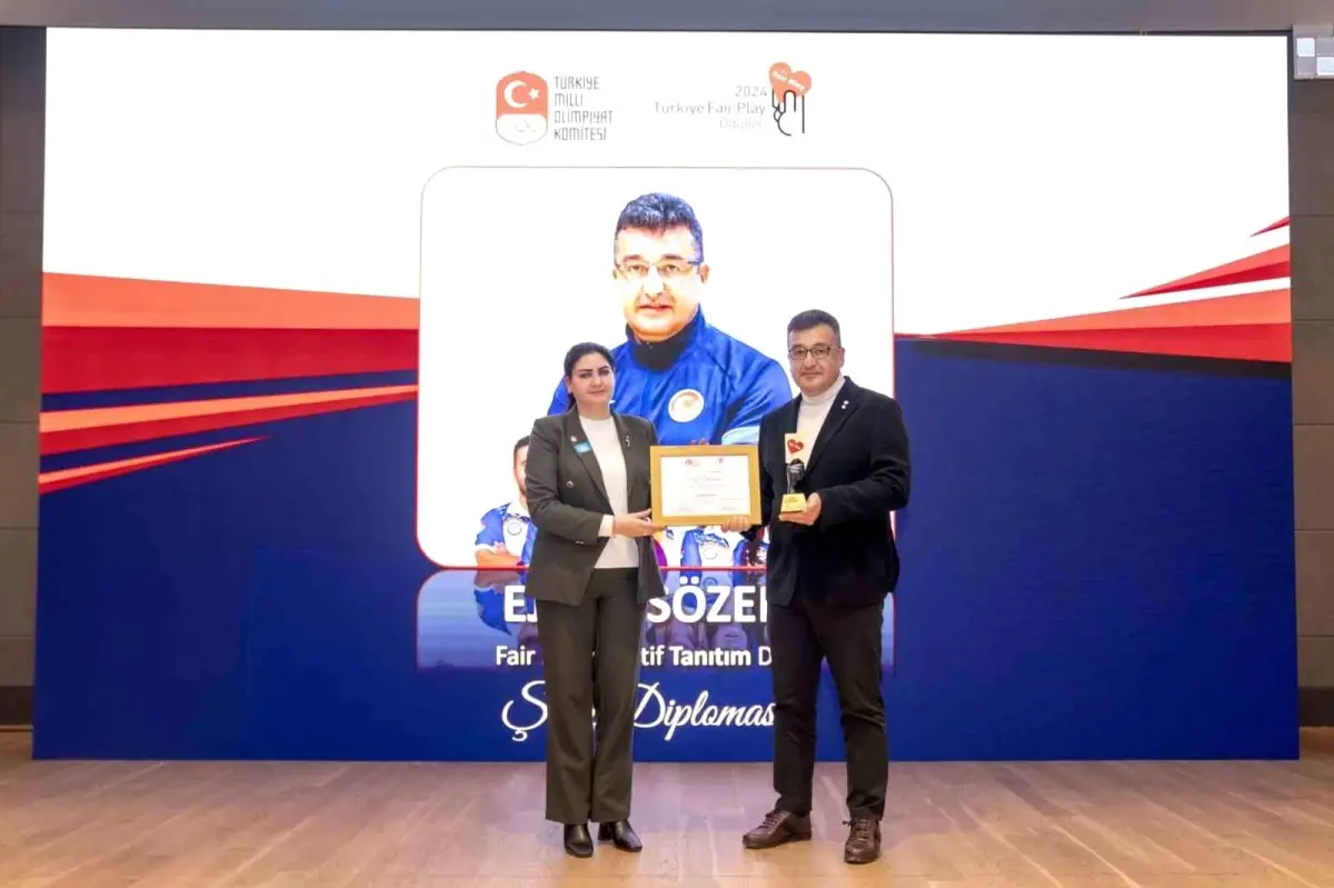 Avrupa ve dünya şampiyonu yetiştiren antrenör Ejder Sözen'e, 'Fair Play' ödülü