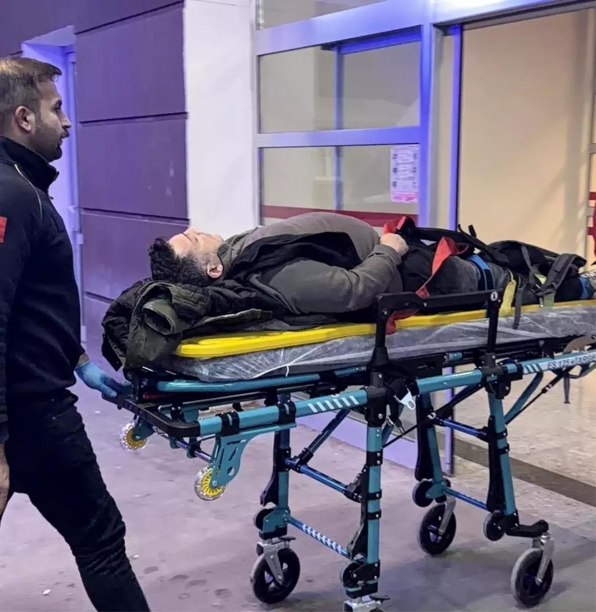 Çukura giren motosiklet devrildi: 1 yaralı