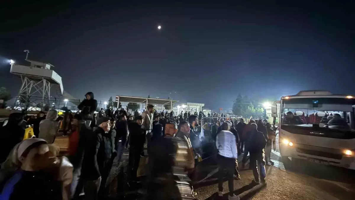 Diyarbakır'da tahliye olan tutuklular davul zurnayla karşılandı