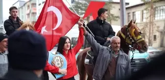 Dünya şampiyonu boksör Elif Nur Turhan, Bayburt'ta coşkuyla karşılandı