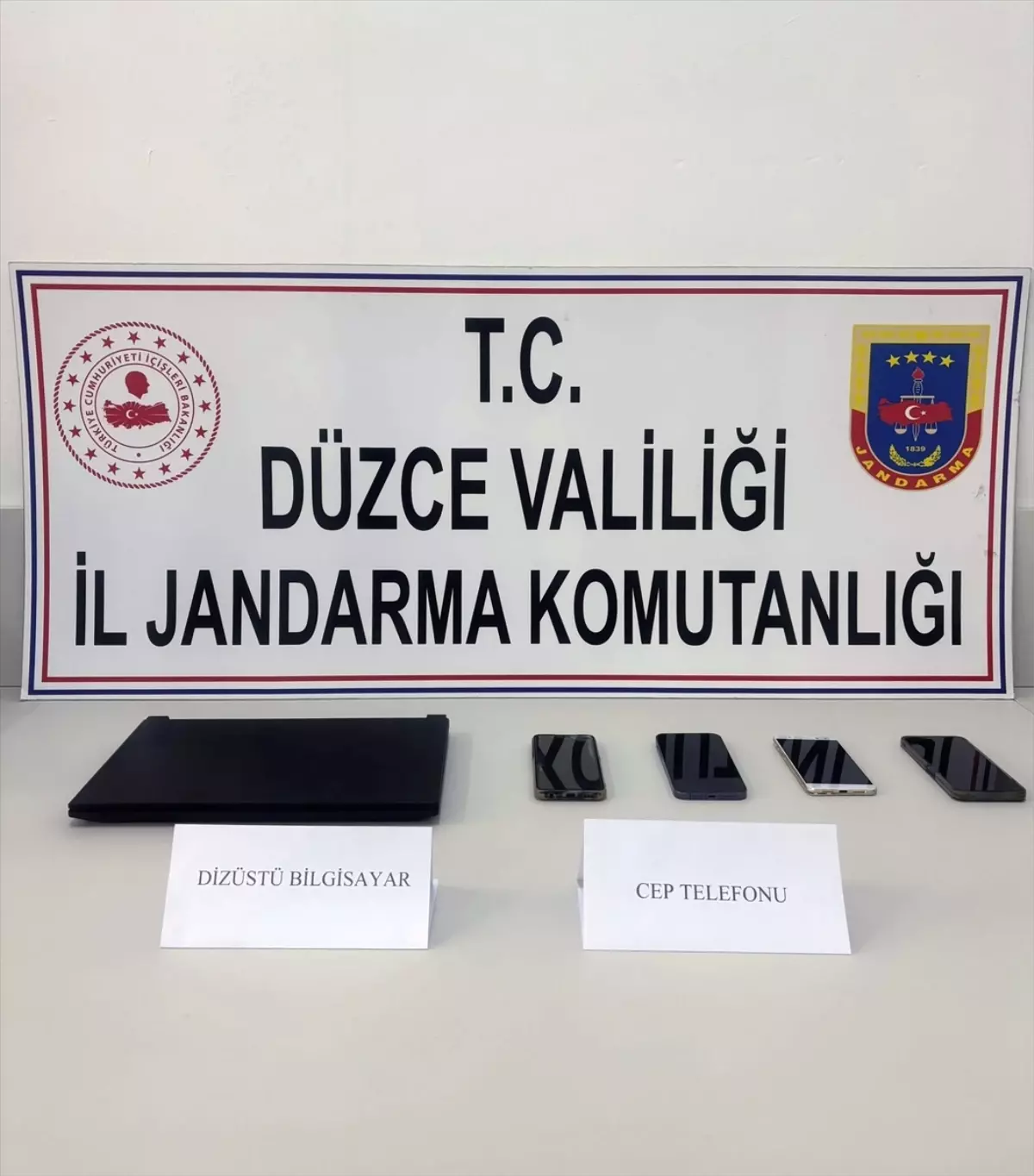 Düzce'de yatırım içerikli yanıltıcı reklamlarla dolandırıcılık yapan 5 şüpheli yakalandı