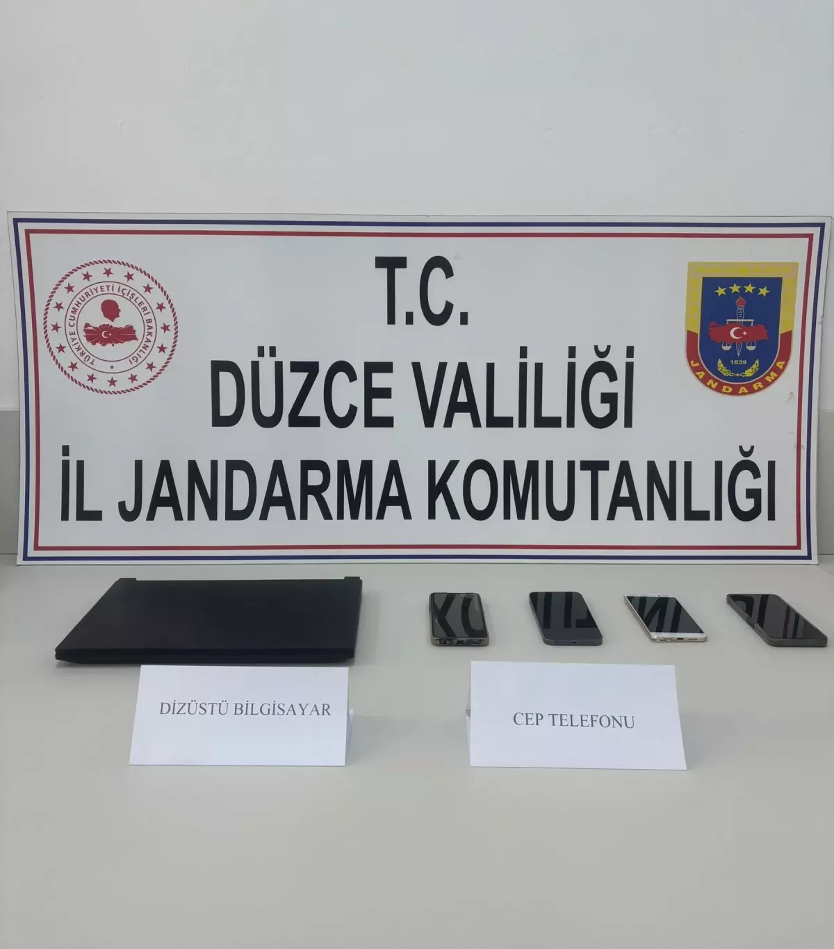 Düzce merkezli 5 ilde yapay zekayla dolandırıcılık yapanlara operasyon; 5 gözaltı