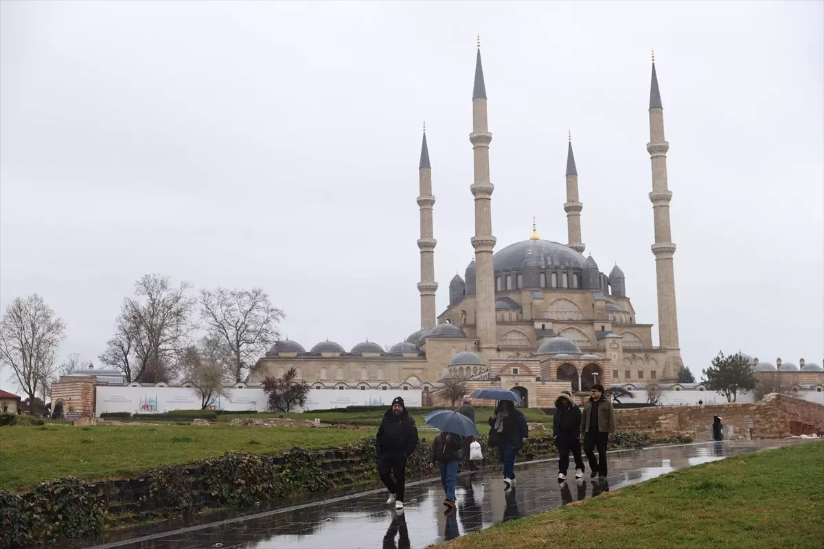 Edirne'de sağanak etkili oluyor