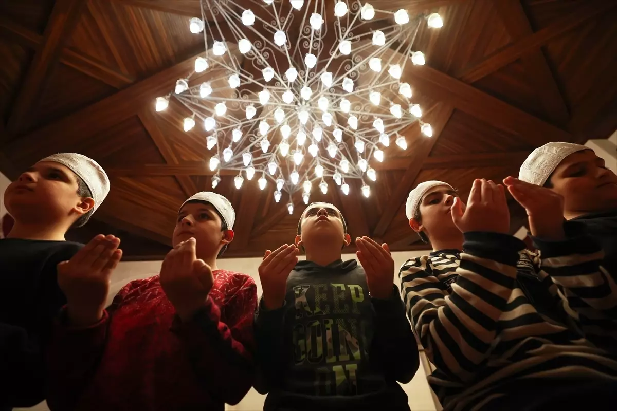 Gaziantep ve çevre illerde Regaip Kandili idrak edildi