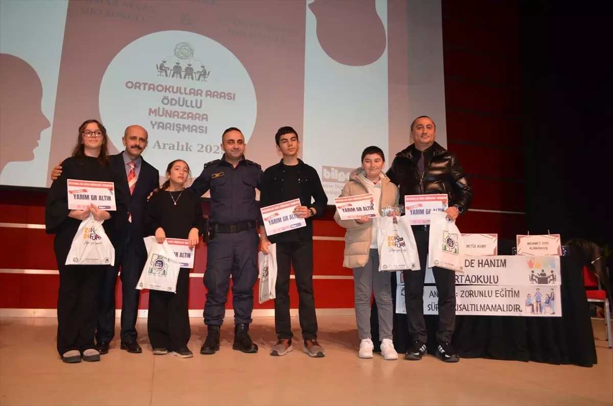 Gebze'de ortaokullar arası münazara yarışması düzenlendi