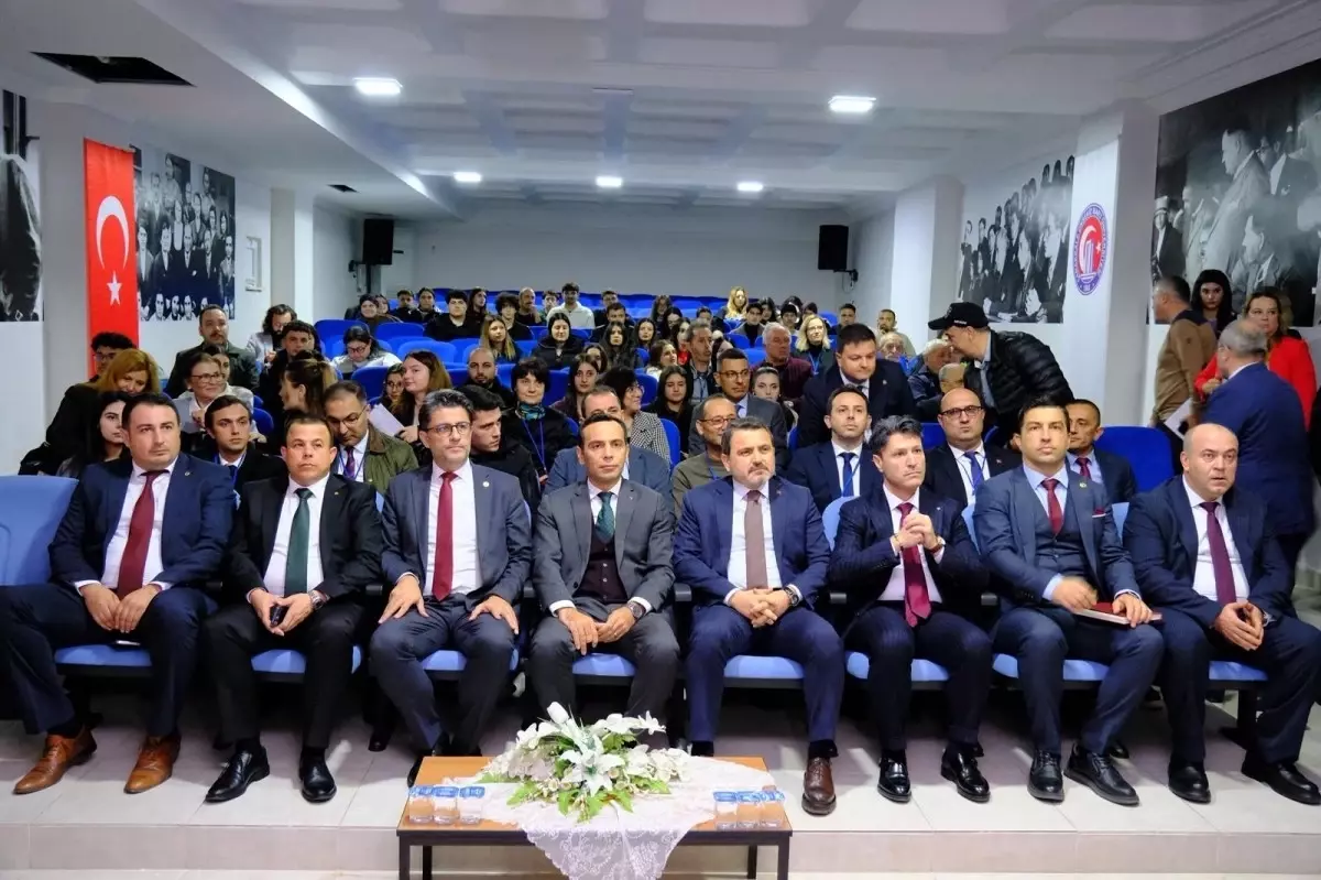 Gelibolu'da üniversite ve yerel paydaşlar çalıştayda bir araya geldi