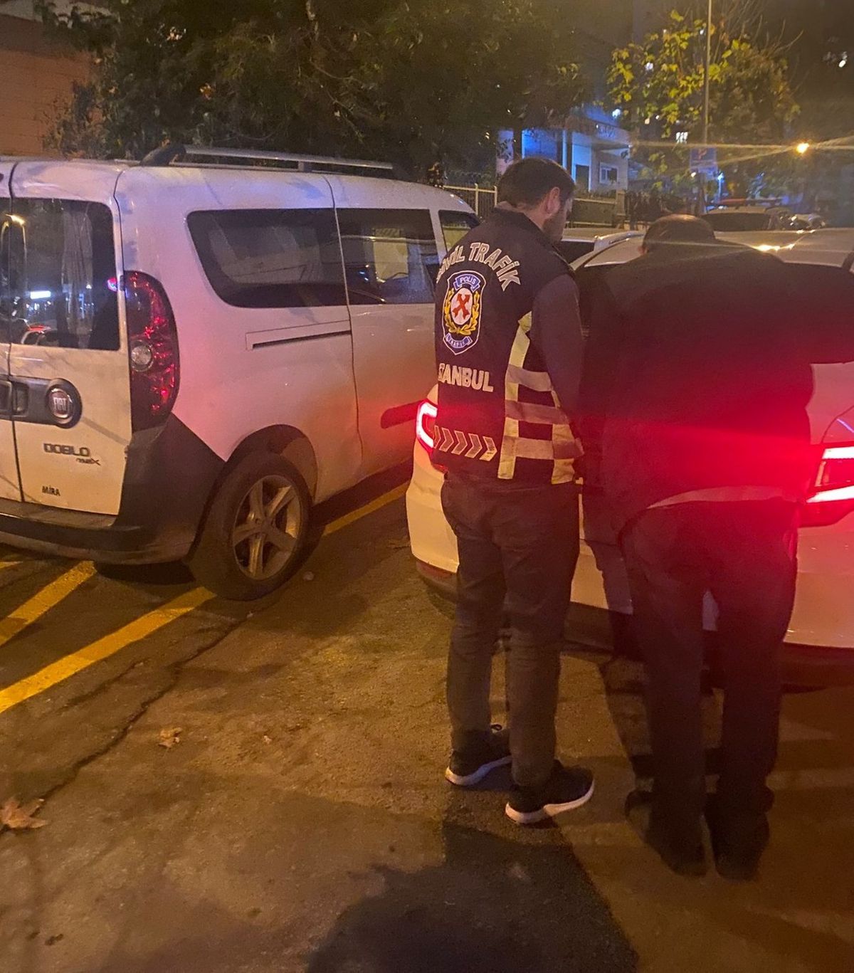 Eline aldığı sopayla trafikte dehşet saçtı