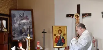 Lübnan'ın güneyinde İsrail saldırılarında zarar gören kilisede Noel ayini düzenlendi