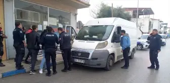 Manisa'da 'dur' ihtarına uymayan araçta 35 düzensiz göçmen yakalandı