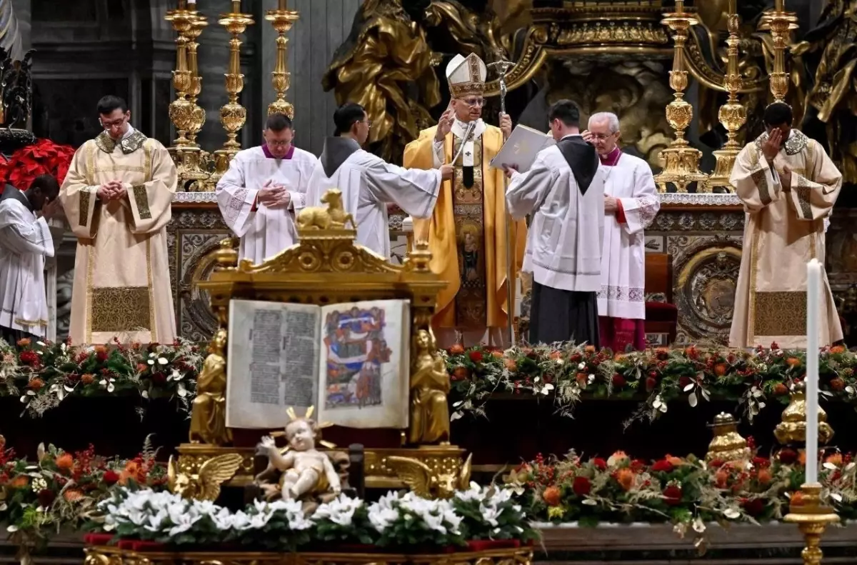 Papa 14'üncü Leo, Vatikan'da ilk kez Noel ayini yönetti
