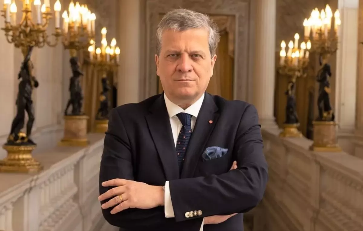 Polonya'nın Paris Büyükelçisi sahte diploma soruşturması nedeniyle görevden alındı